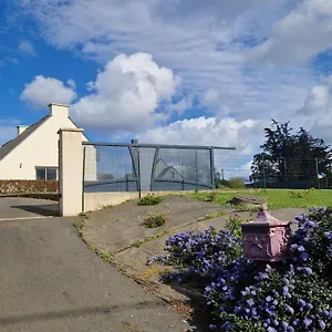 With Beautiful Garden, Hébergement de vacances Paimpol