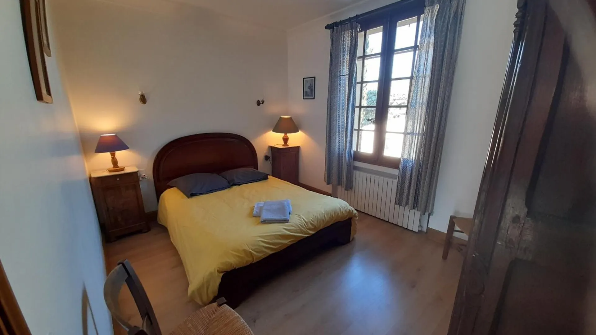 Hébergement de vacances Maison provençale chaleureuse avec piscine Mouries