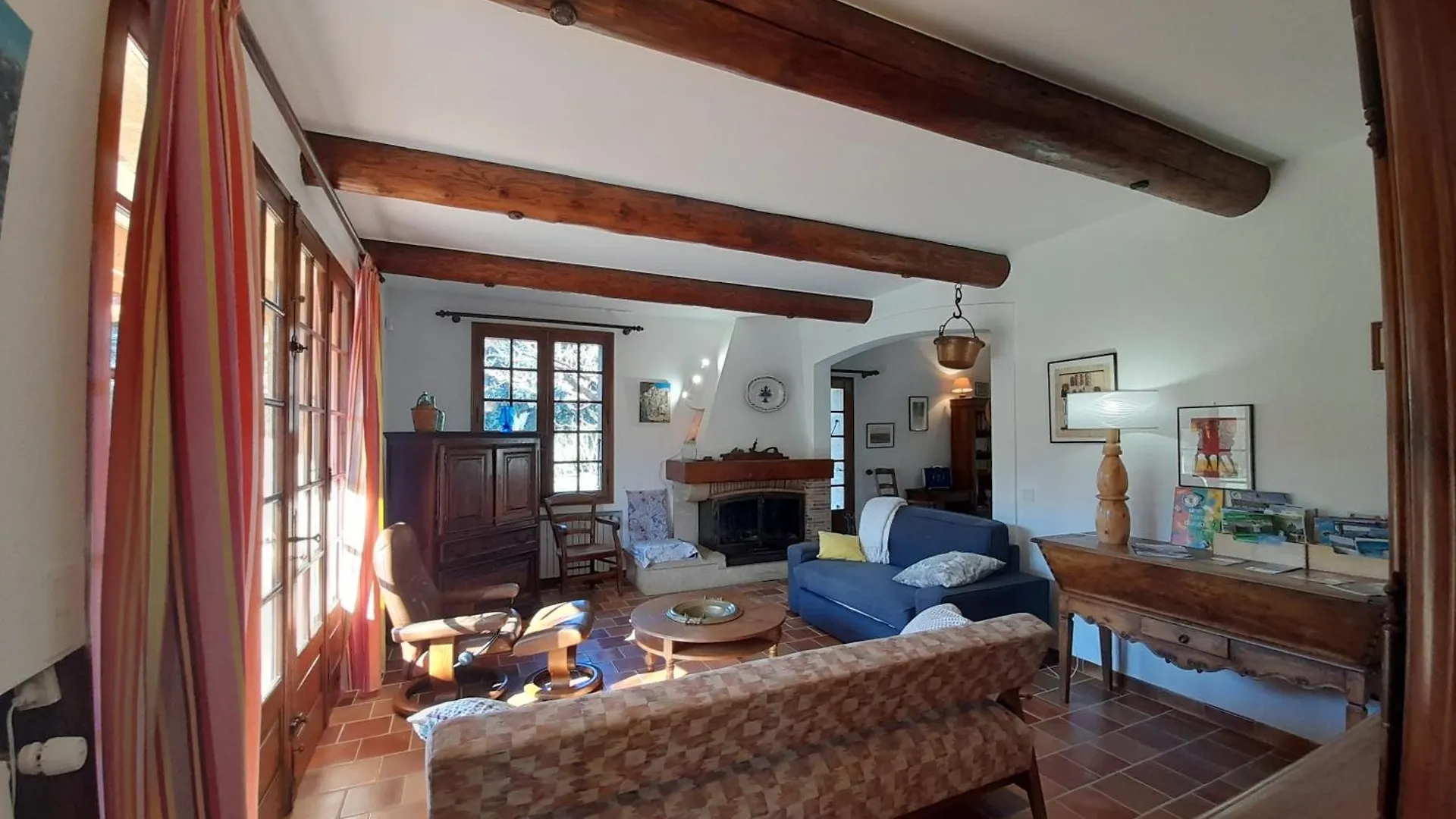 Hébergement de vacances Maison provençale chaleureuse avec piscine Mouries France